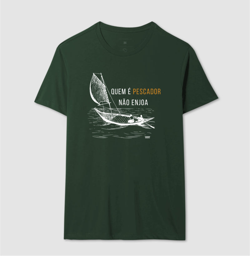 Camiseta QUEM É PESCADOR NÃO ENJOA