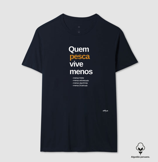 Camiseta Premium QUEM PESCA VIVE MENOS