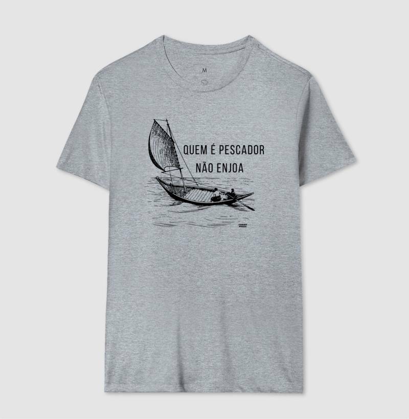 Camiseta QUEM É PESCADOR NÃO ENJOA