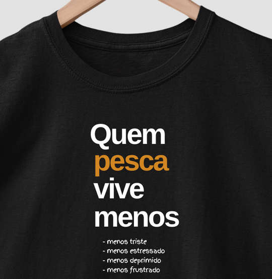 Camiseta QUEM PESCA VIVE MENOS